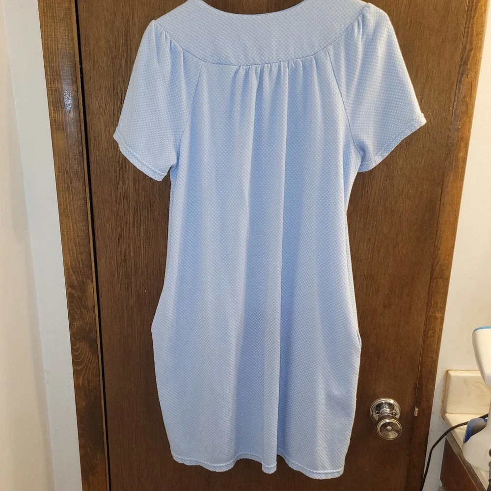 Blue Floral Embroidered Snap Front House Dress Grannycore Duster with Pockets M
